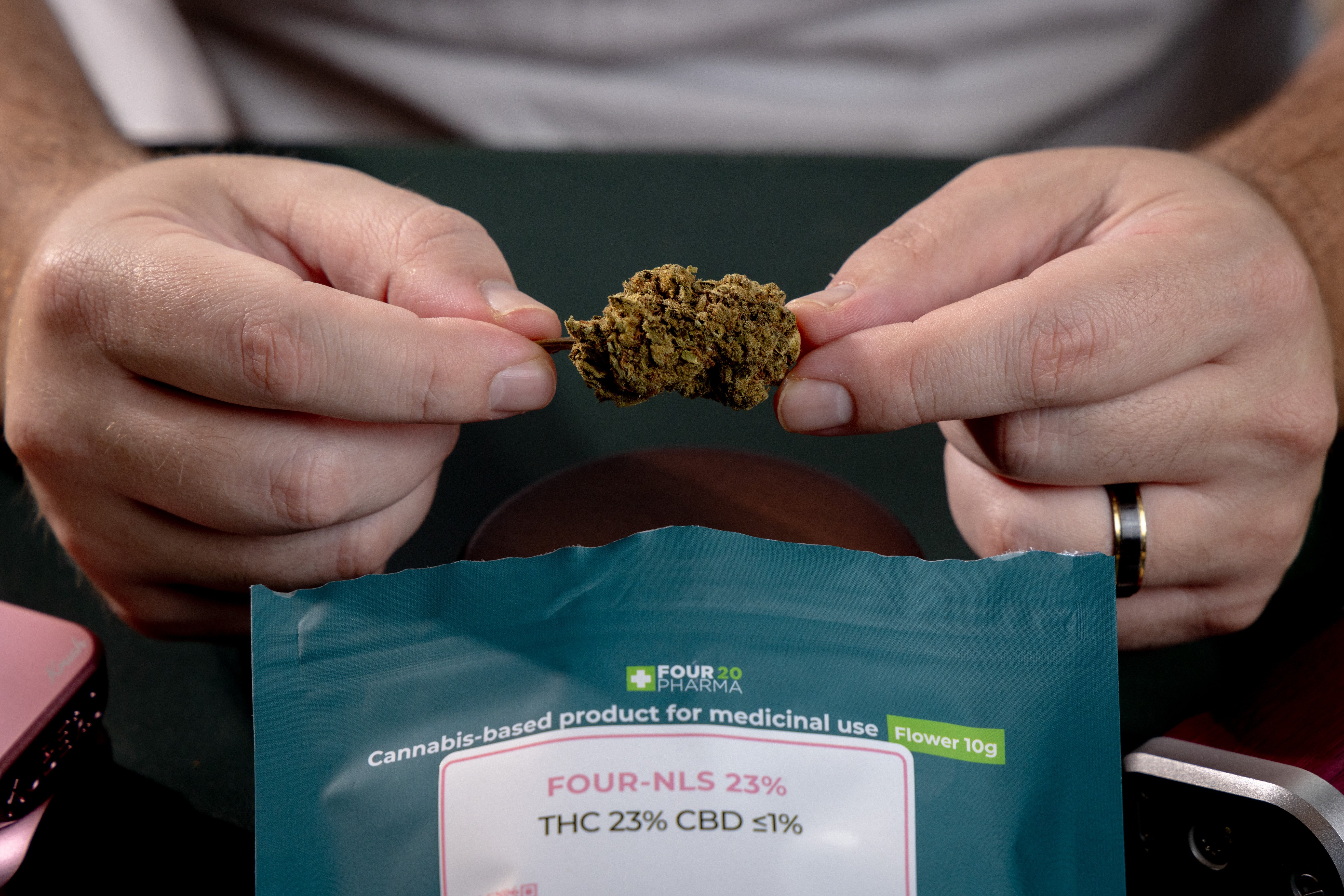 how to clean your dry herb vape for medical cannabis